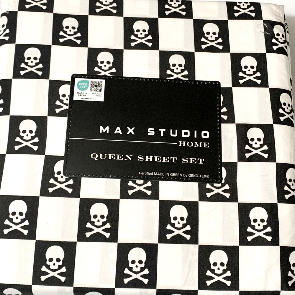 Skull and Crossbones Pirate Halloween Sheet Set - QUEEN - NEW